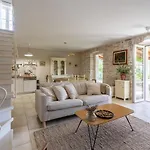 בית נופש New!!!villa D'vita On Huge Fenced Tinjan