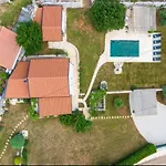 בית נופש New!!!villa D'vita On Huge Fenced Tinjan
